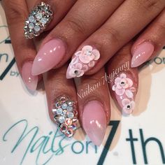 Flowers and diamonds Almond Acrylic Nails Designs, Jade Nails, Coffin Nails Matte, Ombre Nails Glitter, Beauty Nails Design, Super Cute Nails, Pretty Nail Art Designs, Pretty Nail Art