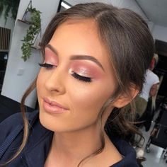 Deb Makeup, Bridal Makeup For Brown Eyes, Pink Eye Makeup Looks, Make Up Diy, Rose Gold Eye Makeup, Make Up Gold, Alat Makeup, Gold Eye Makeup