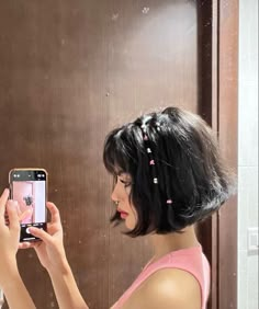 Short Hairstyles For Concert, Chin Length Formal Hairstyles, Hair Band Hairstyles Short Hair, Short Graduation Hairstyles, Short Hair Concert Hairstyles, Headband Hairstyles Short Hair, Concert Hairstyles For Short Hair, Fancy Hairstyles For Short Hair, Cute Hairstyles Short Hair