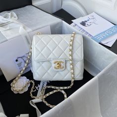 ChanelMini Flap Bag White For Women Chanel Mini Flap Bag, Tas Bahu, Beg Tangan, Chanel Mini, Luxury Bag, Evening Clutch Bag, Vintage Chanel, Tote Backpack, Flap Bag