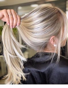 Blonde 2024 Summer, Blonde With Lowlights Straight Hair, Blonde Hair Trends Summer 2024, Color And Highlights Blonde, Blonette Hair Highlights On Blonde Hair, Summer 2024 Blonde Hair, Cool Blonde Highlights On Blonde Hair, Bright Dimensional Blonde Highlights, Summer Blonde 2024