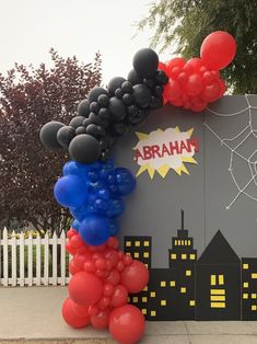 balloons are arranged in the shape of an arch for a birthday party at braham