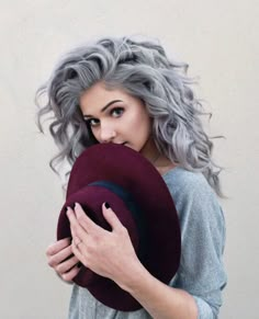 Grey Curly Dyed Hairstyle - http://ninjacosmico.com/32-pastel-hairstyles-ideas/ http://www.jexshop.com/ Granny Look, Grey Curly Hair, Scene Girl, Silver Hair Color, Grey Hair Color, Pastel Hair, Grunge Hair, Colored Hair