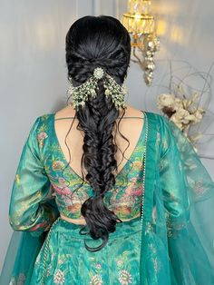 Messy Hairstyle, Messy Braids, Indian Makeup, Messy Hairstyles, Messy Bun, Makeup Inspiration, Wedding Makeup, Natural Makeup, Wedding Hairstyles