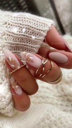 Best Nails For Winter, Nail Art Winter 2022, Nail Designs Trending Now Winter, Colour Nails Acrylic, Dark Coloured Nails, French Nails With Art, Winter Colour Nails, Dusty Pink Nails Design, Trending Nails 2022