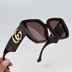 Gucci Gg0956s 008 Sunglasses Havana Violet Brown Cat Eye Unisex Gg 0956s Brand New And 100% Authentic! Made In Italy. Same/Next Day Shipping! Brand: Gucci Model: Gg0956s / Gg 0956s Color Code: 008 Gender: Unisex Frame Colour: Violet Havana Frame Shape: Cat Eye Frame Style: Full Rim Frame Material: Acetate Lens Color: Brown Lens Material: Nylon Size: 54x19x145 100% Uv Protection Full Retail Gucci Set Includes: 1. Glasses 2. Case 3. Matching Satin Pouch 4. Cleaning Cloth With Brand Logo 5. Authent Luxury Purple Sunglasses With Mirrored Lenses, Luxury Purple Sunglasses With Gradient Lenses, Designer Purple Sunglasses With Gradient Lenses, Chic Purple Sunglasses With Mirrored Lenses, Luxury Purple Tinted Sunglasses, Designer Sunglasses With Gradient Lenses For The Beach, Designer Sunglasses With Gradient Lenses For Beach, Designer Purple Sunglasses With Tinted Lenses, Purple Square Frame Sunglasses With Gradient Lenses