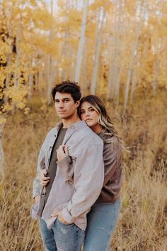 Couple in the orange Utah trees in fall Couple Mountain Pictures, Photoshoot Poses For Couples, Fall Couple Photography, Casual Couple Photos, Golden Hour Photoshoot, Mountain Photoshoot, Poses For Couples, Fall Couple