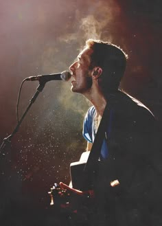 Cris Martin, Coldplay Chris, Cold Play, Guy Berryman, Chris Martin Coldplay, Musician Photography, Live Music Photography, Band Photography, Sky Full Of Stars