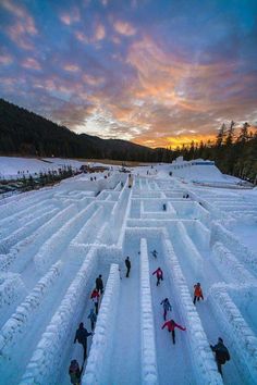 an image of people skiing in the snow with words above it that read, cross takes jeseze me