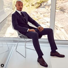 Paolo Roldan shaved head style icon Paolo Roldan Style, Nice Outfits For Men, Campaign Shoot, Character Inspiration Male, Mens Fashion Blazer, Head Style