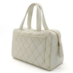 General: Brand: Chanel Line: Wild Stitch Model: A14692 Design: Type: Boston bag, Handbag Material: Leather Color: White Style: Casual Gender: Women Handmade: Yes Size: Size (HxWxD): 20.5cm x 32.5cm x 14cm / 8.07'' x 12.79'' x 5.51'' Included Items: Accessories Notice: Before purchasing, please refer to the images of the accessories included with the item. Condition: Condition: (good) Ranking: Rank B - Traces of usage, damages / dirt can be seen but it is still in acceptable condition for continued usage Seller Ranking: Rank B Overall Scratches: Slight Overall Dirt: Slight Overall Traces of Use: Slight Damage Ranking: Overall Crease -, Overall outside Sun damage -, Inside Stain -, Bottom studs Coating peeling off - Condition Notice: Before purchasing, please refer to the images for the exac Gold Chanel, Nylon Tote Bags, Chanel Model, Diaper Bag Backpack, Boston Bag, Diamond Quilt, Quilted Leather, White Fabric, White Material