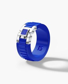 We will send you a size verification email once the purchase is completed. The Atomic ring was designed with flexibility and style at its core. Silicone and precious metals seamlessly fuse together to create the ideal every-day ring for those that work with their hands. Band colors are exchangeable.