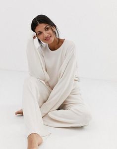 Comfy and Cute Lounge Wear for 2020 Wardrobe Photography, Cute Lounge Wear, Basic Summer Outfits, Cute Lounge, Cosy Outfit, Checkered Vans, Outfit Autumn