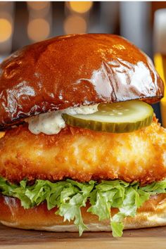 Crispy Fish Sandwich That Wows featuring a golden fried fish fillet with lettuce, tartar sauce, and a pickle slice, all sandwiched between a glossy brioche bun. Cod Burger, Burger King Zesty Sauce, Beer Battered Cod, Battered Cod, Beer Burger, Easy Burgers, Sauce For Salmon, Fish Burger, Brioche Bun