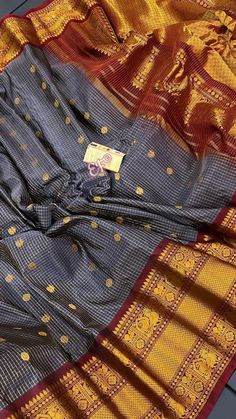 Gadwal Pattu Sarees Latest, Lahanga Design, Gadwal Pattu Sarees, Mom And Son Outfits, Son Outfits, Tassels Designs, Saree Kanchipuram, Saree Tassels Designs, Blue Silk Saree