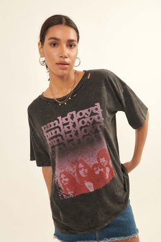 Pink Floyd Portrait Distressed Graphic Tee - ShopPromesa Band Tee Outfits, Pink Floyd Vintage, Distressed Graphic Tee, Vintage Rock Tees, Punk Tee, Pink Floyd Band, Vintage Band T Shirts, Rocker Tee, Rock Band Tees