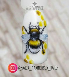 Animals Nails, Bumble Bee Nails, Animal Nail Designs, Short Coffin Nails Designs, Disney Acrylic Nails, Bee Nails, Animal Nail Art, Zebra Nails, Diy Acrylic Nails