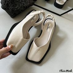 Olivia Mark - Vintage Square Toe Flat Single Shoes for Women - Summer Sandals Ladies Sandals, Square Toe Sandals, Elegant Sandals, Comfortable Slippers, Summer Elegant, Mary Jane Shoes Womens, Elegant Ladies, Elegante Casual, Casual Flats