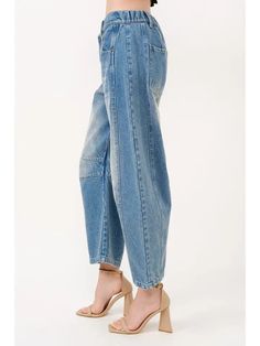 This pair of baggy barrel jeans features an hourglass shape, seam detailing, Mid-rise waist, belt loops, zip fly, wide leg, and back patch pockets. Featuring a Mid-waisted silhouette with a statement curve leg that hits at the ankle. -Mid-rise -Slouchy -Relaxed fit -Wide-legs -Ankle-length Barrel Jeans, Hourglass Shape, Back Patch, Wide Legs, Waist Belt, Rodeo, Ankle Length, Mid Rise, Barrel