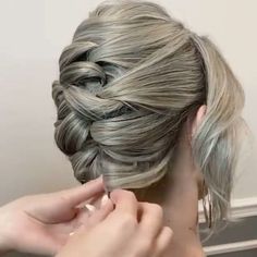 Hair Videos 🪐 on Instagram: "Kısa saçlar için | for short hair✨💫💝 ♡ save & share & comment Follow for more @sacyapimvideolari ❣️ Credit @kellgrace" Easy Hair Up, Long Hair Wedding Styles, Penteado Cabelo Curto, Amazing Hair, Hair Videos Tutorials, Hair St, Amazing Diy, Artistic Hair