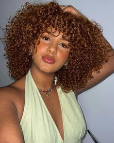 3b Dyed Curly Hair, Gold Hair Colors On Black Women, Ginger Hair On Curly Hair, Natural Curly Hair Highlights, Ginger Lowlights, Brown Ginger Hair Black Women, Chestnut Brown Curly Hair, Honey Curly Hair, Honey Brown Hair Curly