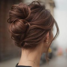 Explore Easy Updo Hairstyles For Medium and Long Hair Bridal Updo For Straight Hair, Updo Wedding Long Hair, Evening Updo, Wedding Updo For Medium Length Hair, Piled High Updo, Evening Updos For Long Hair, Redhead Updo, Dark Hair Updo, Wedding Updo High Bun