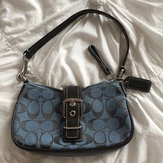 Coach Blue Bag, Vintage Bag Outfit, Blue Coach Bag, Coach Vintage Handbags, Old A, Thrift Finds