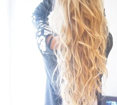 Waves in 15 minutes! Section hair into 5-10 big sections then braid each in a loose braid. Run a flatiron over each braid, let them cool down, spray hairspray and undo the braids. awesome, have to try.   # Pin++ for Pinterest # Section Hair, Loose Braid, Twisted Hair, Easy Everyday Hairstyles, Extremely Long Hair, Loose Braids, Ombré Hair, Hair Clothes, Everyday Hairstyles