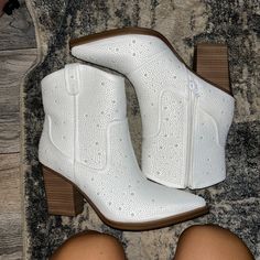 Pearl White Boots. We’re Only Tried On Never Worn Out. They Are A True To Size 8.5. Black Patent Leather Boots, Black Leather Cowboy Boots, Black High Heel Boots, Patent Leather Boots, Black Riding Boots, Leather Western Boots, Zipper Heels, Black Knee High Boots, Square Toe Boots