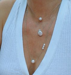 Indulge in the ultimate expression of femininity with our handcrafted pearl necklace, a symbol of timeless elegance and craftsmanship. Each unique piece is lovingly made in sunny Florida, . with Love. Material: Largo cadena: Intense Workout, Oils For Skin, Gold Plated Chains, Timeless Elegance, Freshwater Pearls, Unique Pieces, Pearl Necklace, Handmade Jewelry