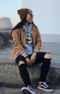 Skater Casual Outfit, Nice Tomboy Outfits, Winter Outfits Lesbian Tomboy Style, Stem Lesbian Fall Outfits, Styles For Tomboys, Tomboy Outfits Women, Modest Tomboy Outfits, Lesbian Outfits Casual Tomboy Style, Cute Tomboy Outfits Summer