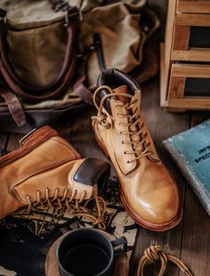 These work boots were built to keep you going, even during long shifts.

Bring classic style to your work day with our Men's horsehide Work Boots.

Crafted with thick, supple horsehide,

they feature heavy water washing for an authentic worn vintage look.

The sole and midsole are made of cowhide, with a top-grade six-layer leather bottom and Blake stitching.

The TPU injected one-piece sole provides comfort and durability.

A cowhide and rubber footbed absorbs sweat and offers cushioning.