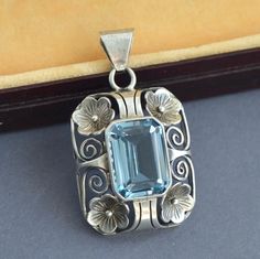 Vintage handcrafted blue spinel pendant, solid silver floral mounting, 1930s, Europe. Beautiful Art Deco jewelry piece! Height incl. loop 3.8 cm (1.5"), width 2.3 cm (0.9") Weight: 6.8 grams Hallmarked: unmarked tested as silver Excellent vintage condition The box on the photos for display only! Will be delivered by tracked and signed mail. Thank you for looking. Please see my other items. Jewelry Hacks, Blue Spinel, Deco Blue, Floral Pendant, Deco Jewelry, Art Deco Jewelry, Floral Art, Jewelry Pieces, Beautiful Art