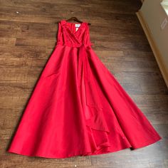 - Designer = Carolina Herrera. - Size = 12. - Made In Usa . - 100% Silk Shelf And 100% Silk Lining. - Color = Red.1 - Designer Carolina Herrera Split Front Split Flared Bottom Women’s Size 12 -Neck Red Gown With Bow.2 - Genuine And Authentic Or Your Money Back. - Length Measured From The Front, From Seam Of Shoulder Blade To Bottom Tip Of Dress = - Make A Powerful Statement In This Piece. For All Of Your Formal Events And Evenings. Just A Beautiful Timeless Piece. Red Fitted A-line Gown, Red Satin A-line Maxi Dress, Red Sleeveless Gown For Spring, Red V-neck Cocktail Gown, Red A-line Maxi Dress For Cocktail, Red V-neck Spring Evening Dress, Red V-neck Evening Dress For Spring, Red A-line Maxi Dress For Wedding, Spring Red A-line Evening Dress