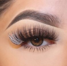 Lashes With Silver Glitter, Sparkle Lash Extensions, Silver Lashes, White Lashes, Makeup Utensils, Glitter Lashes, Lash Collection, Eyelash Technician, Cat Eye Lash