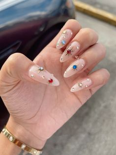 Scattered Rhinestone Nails, Nail Art Designs Gems Rhinestones, Simple Nails With Stones, Gemstone Nail Art Rhinestones, Simple Rhinestones On Nails, Cute Simple Nails With Gems, Dimond Nails Ideas, Rhine Stone Nails, Nude Nails With Gems