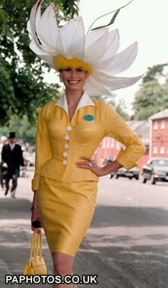 Friends Reunited, Unusual Hats, Derby Fashion, Derby Outfits, Sweet Fashion