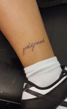 a person with a small tattoo on their leg that says, got it happeneded