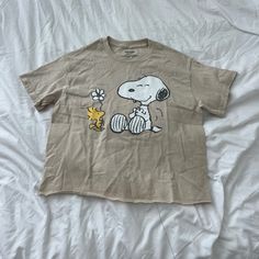 Peanuts Snoopy Graphic Tee Size Small Condition: Nwot Color: Beige Details : - Comfy Snoopy Clothes, Snoopy Stuff, Snoopy Gifts, Snoopy Shirt, Snoopy Love, Cute Graphic Tees, Comfy Shirts, Peanuts Snoopy, Dream Clothes