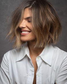 Soccer Mom Haircut, Haircut 2024, Thick Hair Cuts, Medium Layered Haircuts, Chic Hairstyles, Online News, Haircut For Thick Hair, Hair Inspiration Color