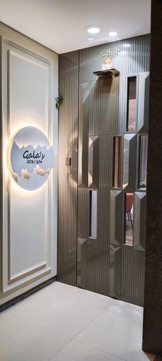 Modern Office Entry Design, Entrance Side Wall Design, Flat Entry Wall Design, Safety Door Design Entrance Modern For Flat, Main Entrance Wall Design, Flat Entry Door Design, Main Door Design Entrance Modern Luxury, Flat Entrance Design Modern