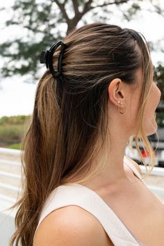 Our Open Hair Clip offers the same incredible advantages as our Classic Claw Clip, but with a unique open-style design that allows your hair to show through. Say goodbye to breakable clips! We have perfected the hair tie and now have re-invented the hair clip. Each clip has bendable teeth that take back to shape, they work on all hair types and have a strong hold. Hold your hair and enhance your style with the new TELETIES Clip! Small clips are great for thin hair and half-up hairstyles. The sma Small Hair Clip, Nine Line Apparel, Open Hair, Tight Braids, Thick Hair Styles Medium, Small Hair Clips, Open Hairstyles, Half Up Hair, Take Back