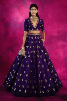 Vani Vats, Purple Lehenga, Blouse Lehenga, Sari Design, Wedding Lehenga Designs, Gaun Fashion