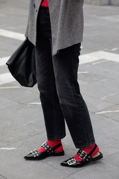 #ganni #shoes Red Socks Outfit, Ganni Shoes, Pumps Outfit, Dramatic Style, January 19, Casual Chic Style, Outfit Inspo Fall