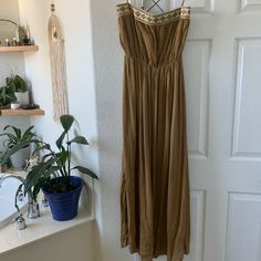 Hayden La Boho Maxi Dress - New With Tags Brown Cotton Sundress Maxi Dress, Brown Cotton Maxi Sundress, Cotton Brown Maxi Sundress, Vintage Brown Dress For Day Out, Casual Brown Maxi Dress For Date Night, Vintage Brown Maxi Dress For Beach, Bohemian Brown Dress For Date Night, Gold Maxi Dress, Tropical Maxi Dress