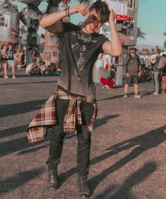 Music Festival Outfits Men, Coachella Mens Fashion, Rock Festival Outfit, Coachella Outfit Men, Mens Festival Fashion, Festival Mode, Fest Outfits, Music Festival Fashion