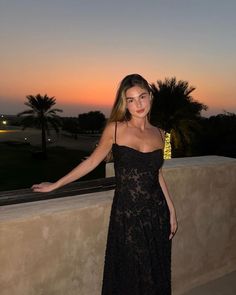 Dress Photo Ideas Instagram, Maxi Dress Poses Instagram, Pose Ideas Instagram Standing Dress, Black Dress Picture Ideas, Maxi Dress Poses, Dress Poses Instagram, Long Dress Poses, Draculaura Aesthetic Outfit, Poses With Dress