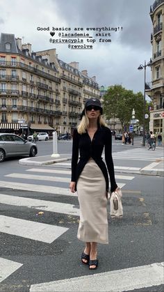 Elsa Hosk Outfits, Elsa Hosk Style, Satin Skirt Outfit, Skandinavian Fashion, Estilo Hippie, Elsa Hosk, Looks Street Style