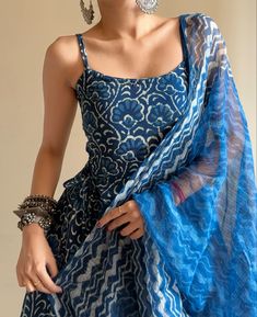 Indian Wedding Saree, South Indian Wedding Saree, Trendy Outfits Indian, Traditional Indian Dress, Desi Fashion Casual, Casual Indian Fashion, Indian Dresses Traditional, Traditional Indian Outfits, Ethnic Outfits