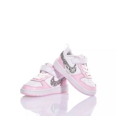 Nike Baby Candy Glitter is the custom sneaker for girls. Sweet and delicate colors like white and pink become glamorous with a touch of silver glitter on the iconic nike swoosh. The perfect sneakers to be fashionable from an early age. Pink Glitter Sneakers For Streetwear, Pink Glitter Sneakers With Round Toe, Pink Glitter High-top Sneakers, Pink Glitter Round Toe Sneakers, Pink Low-top Sneakers With Glitter Print, Pink Glitter Accents Sneakers With Round Toe, Pink Low-top Sneakers With Glitter Accents, Sporty White Sneakers With Glitter Accents, White Low-top Sneakers With Glitter Print